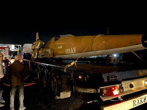 تریلی حامل ماکت فرسوده هواپیما دچار حریق شد/ واکنش سریع آتش‌نشانان کرج