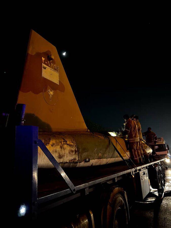 تریلی حامل ماکت فرسوده هواپیما دچار حریق شد/ واکنش سریع آتش‌نشانان کرج  