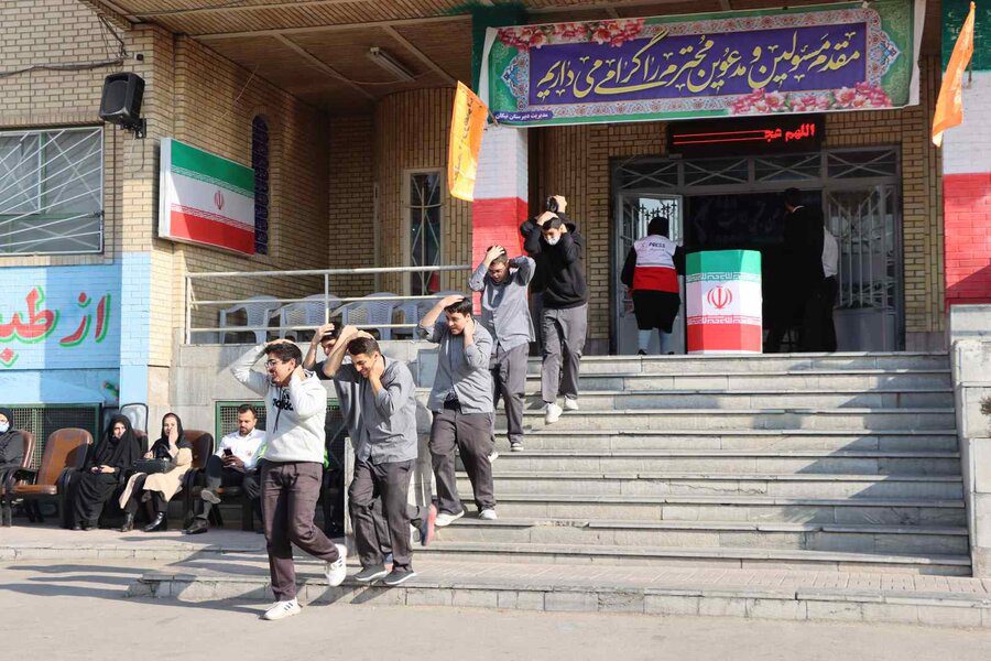 دانشآموزان سناریوی زلزله را تمرین کردند