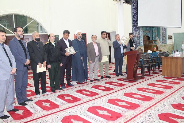 دیدار با خانواده شهیدان موسوی و برپایی میزخدمت در منطقه ۷ شهرداری کرج