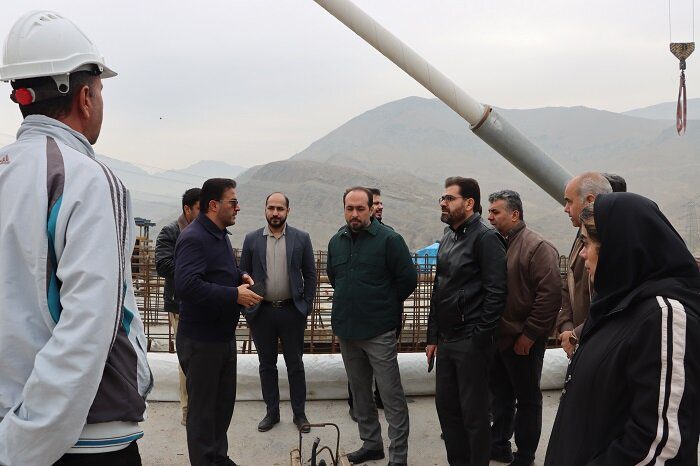 بازدید هیئتی از مدیران و کارشناسان منطقه ۶ از پل b۱